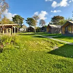 Tenthuisje In Het Groen, Met Eigen Badkamer