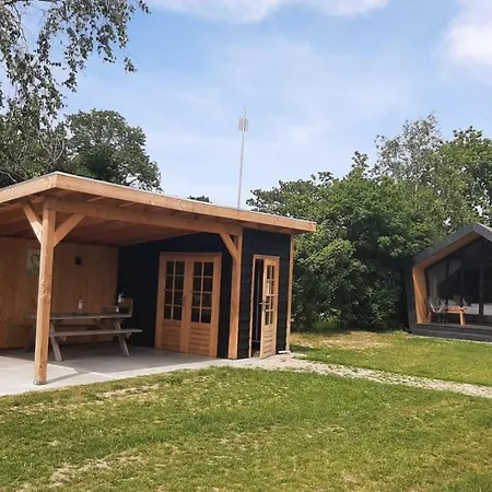 Tenthuisje In Het Groen, Met Eigen Badkamer Callantsoog