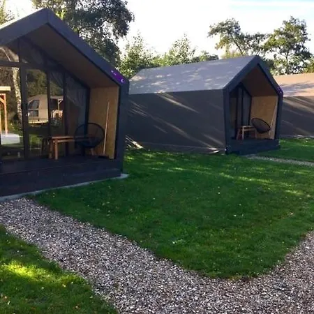 Tenthuisje In Het Groen, Met Eigen Badkamer * Callantsoog