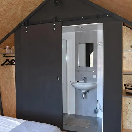 Tenthuisje In Het Groen, Met Eigen Badkamer Callantsoog