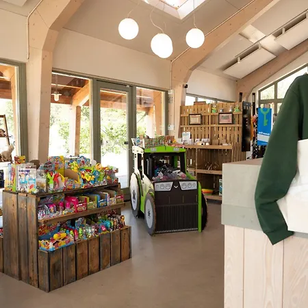 Kemp Tenthuisje In Het Groen, Met Eigen Badkamer