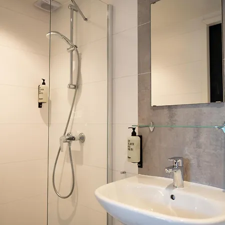 Tenthuisje In Het Groen, Met Eigen Badkamer * Callantsoog