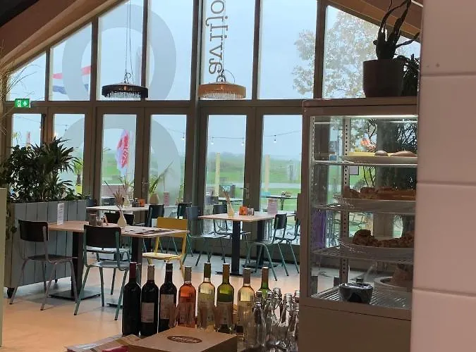 Tenthuisje In Het Groen, Met Eigen Badkamer Callantsoog