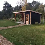Tenthuisje In Het Groen, Met Eigen Badkamer
