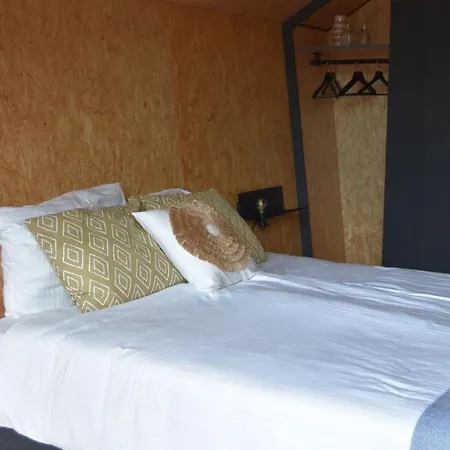 Tenthuisje In Het Groen, Met Eigen Badkamer Camping Callantsoog