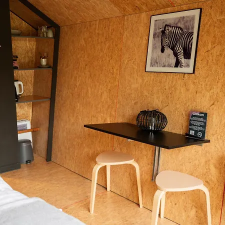 Tenthuisje In Het Groen, Met Eigen Badkamer Camping *